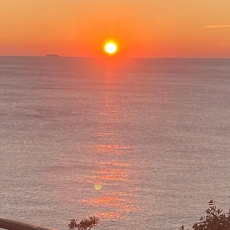 Il Nido Sul Mare Con Accesso Diretto مونيلّي