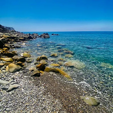 بيت للعطل Il Nido Sul Mare Con Accesso Diretto *